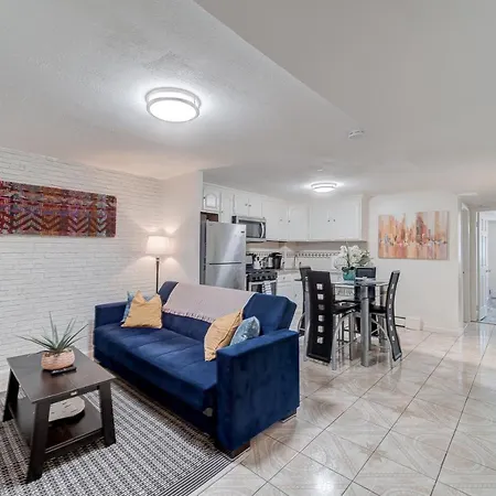 Wonderful Getaway In Canarsie Brooklyn With Parking